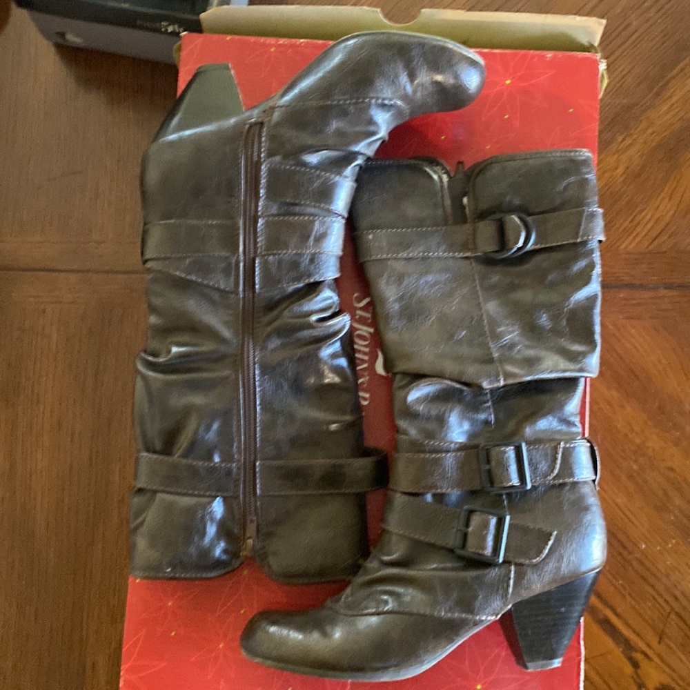 SJB BROWN, mid calf, zip up, boot. Size 8